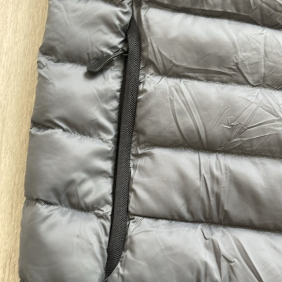 Vest - Picture 3 of 7